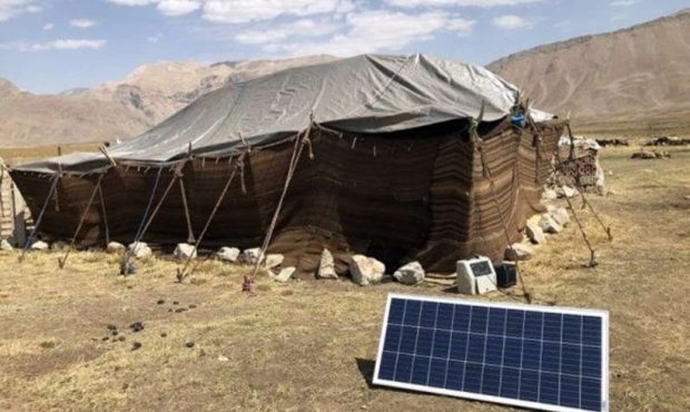 توزیع 900 پنل خورشیدی در بین خانوارهای عشایری آذربایجان غربی
